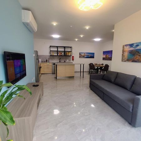 Deggies Apartments - Spacious, Modern Apartment! Naxxar Bagian luar foto