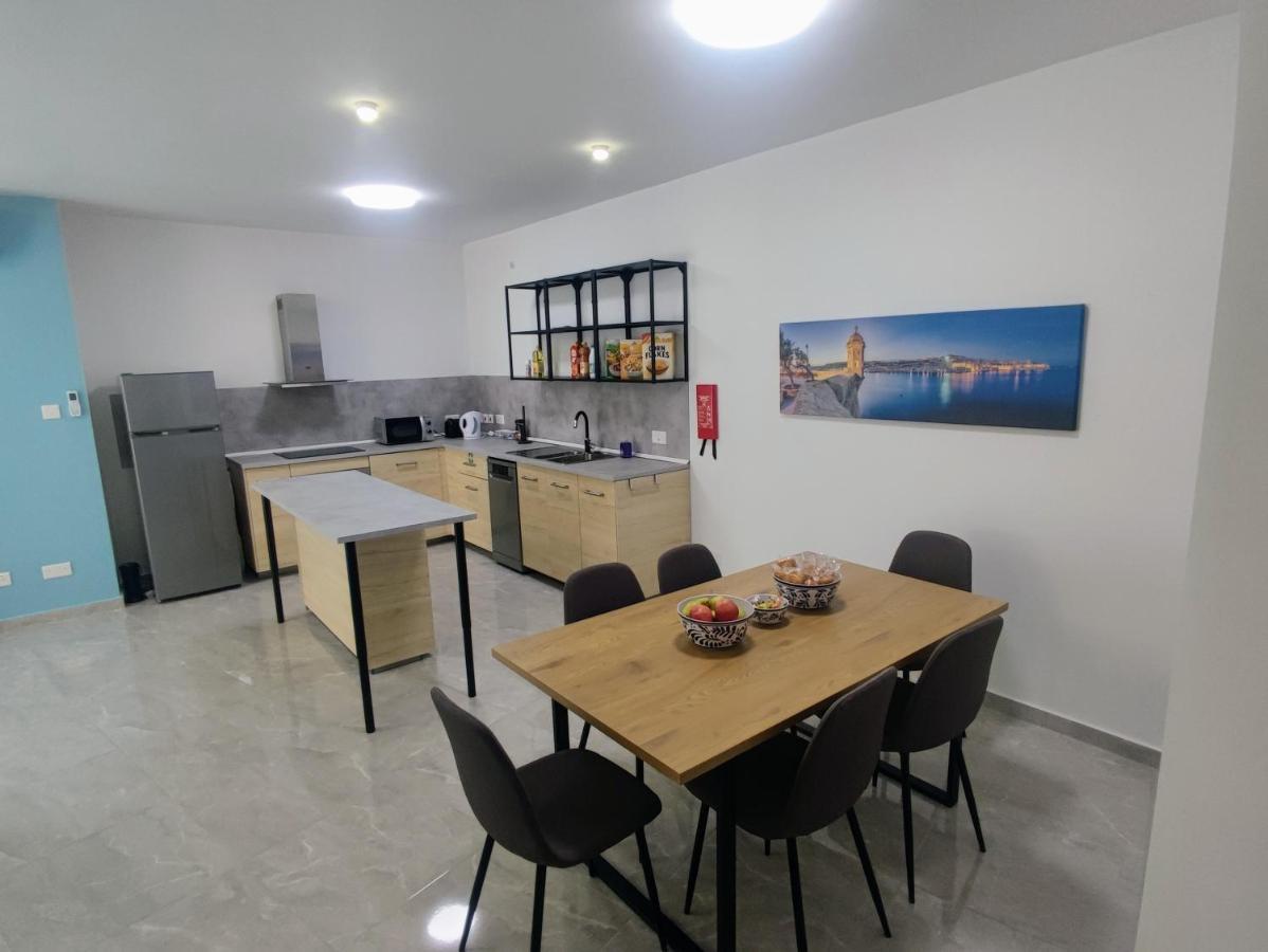 Deggies Apartments - Spacious, Modern Apartment! Naxxar Bagian luar foto