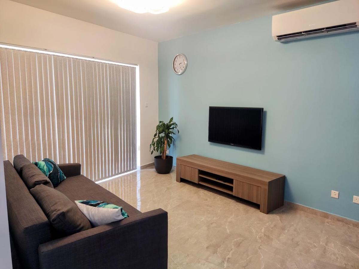 Deggies Apartments - Spacious, Modern Apartment! Naxxar Bagian luar foto