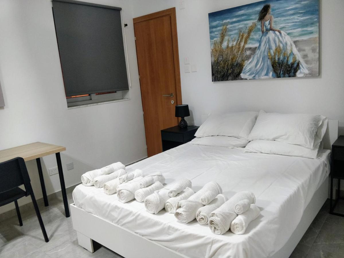 Deggies Apartments - Spacious, Modern Apartment! Naxxar Bagian luar foto