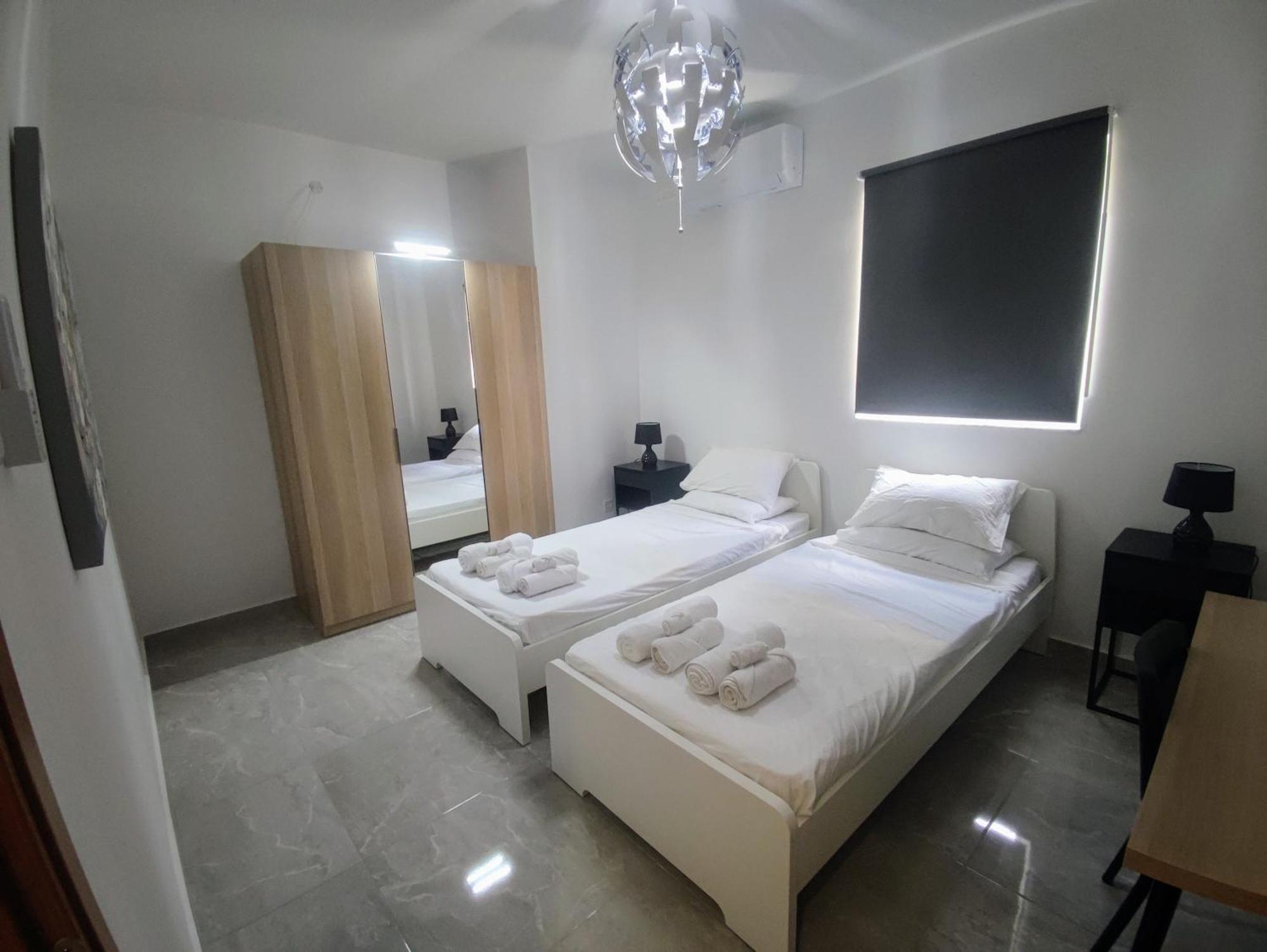 Deggies Apartments - Spacious, Modern Apartment! Naxxar Bagian luar foto
