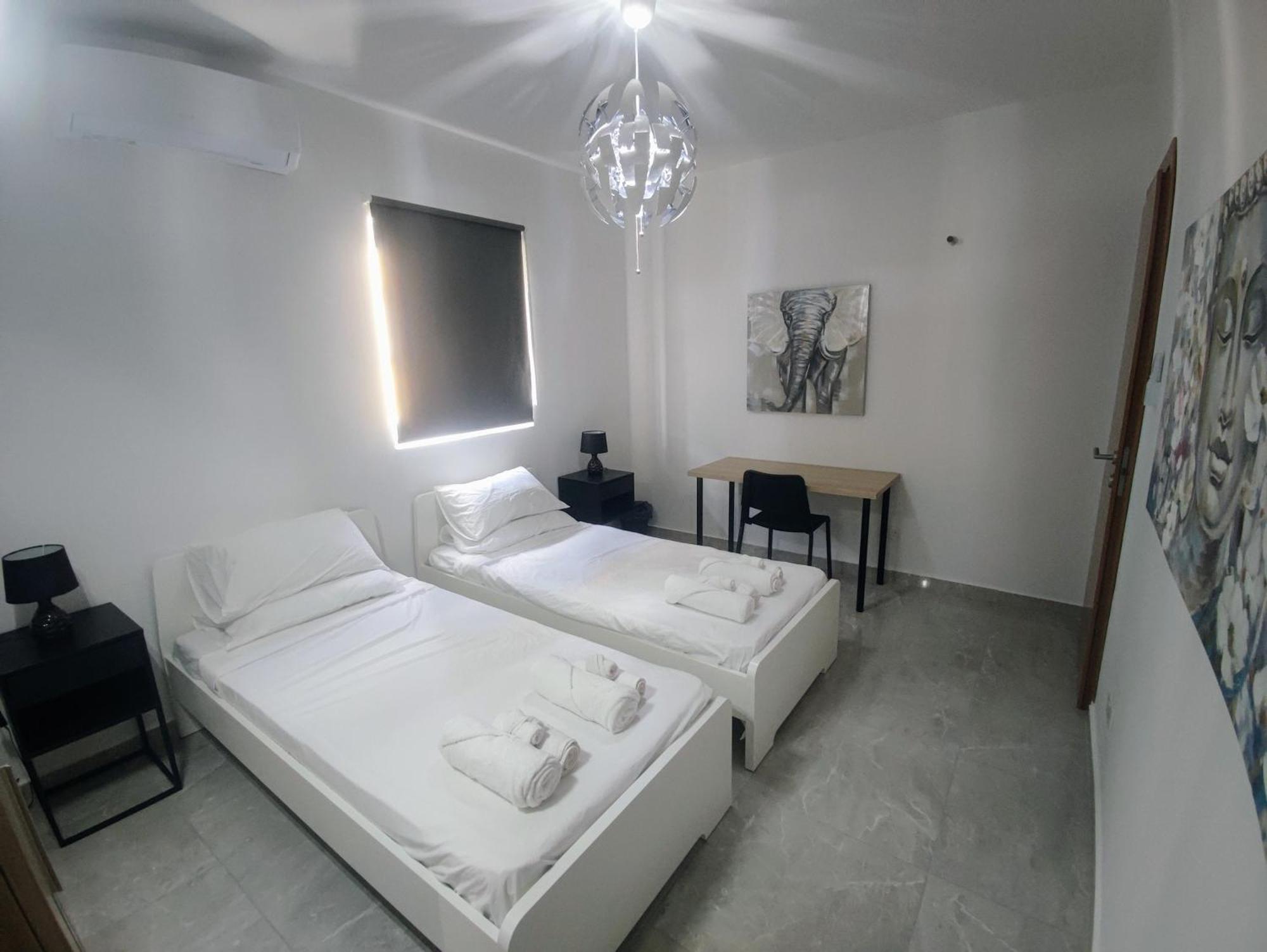 Deggies Apartments - Spacious, Modern Apartment! Naxxar Bagian luar foto